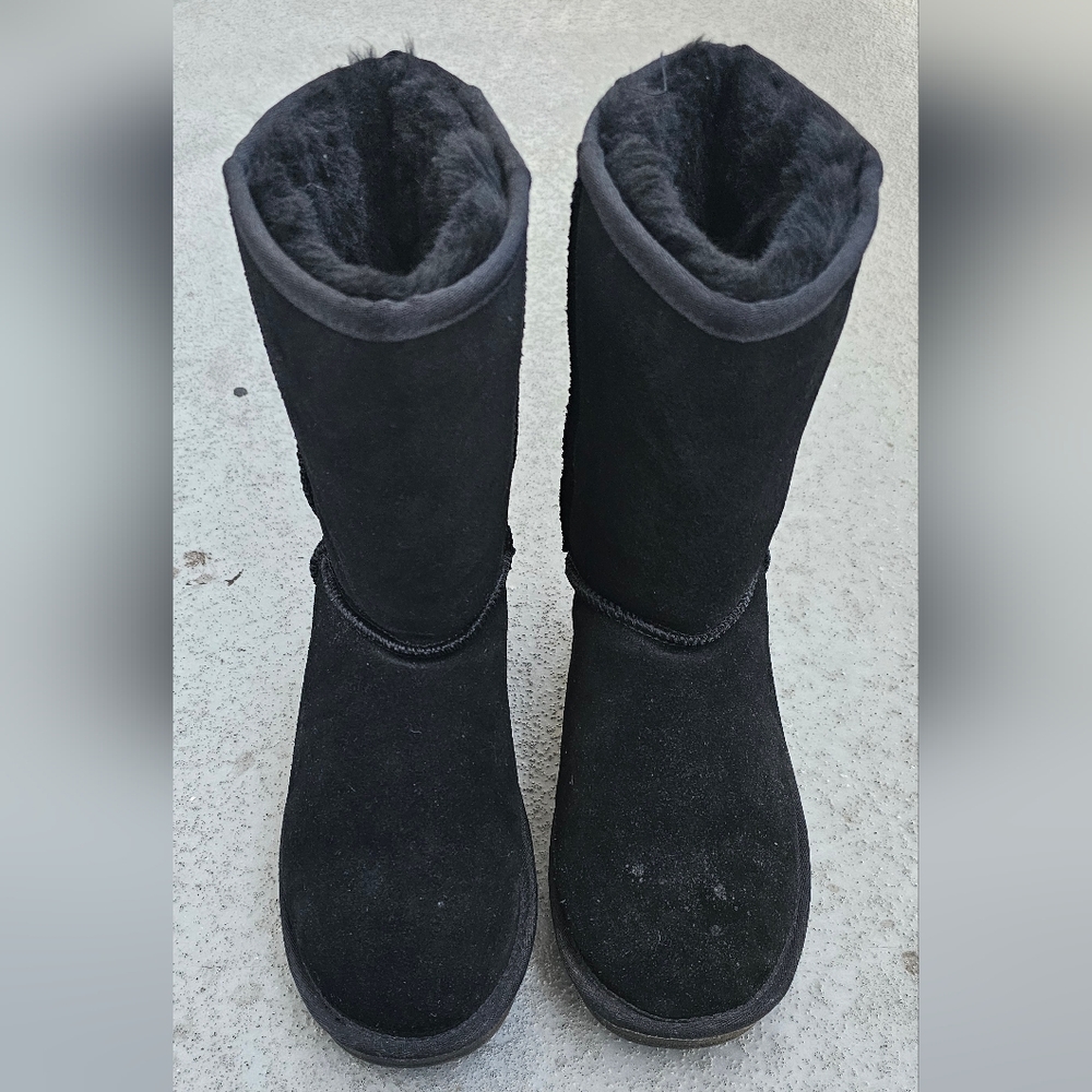 Cloud Nine Sheep Skin Women's Black  Boots.Sz.9.       B-31